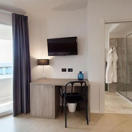 Hotel Grand Faraglioni 4*