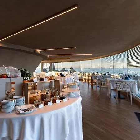 Grand Faraglioni アーチトレッツァ