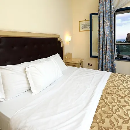 Hotel Grand Faraglioni 4*