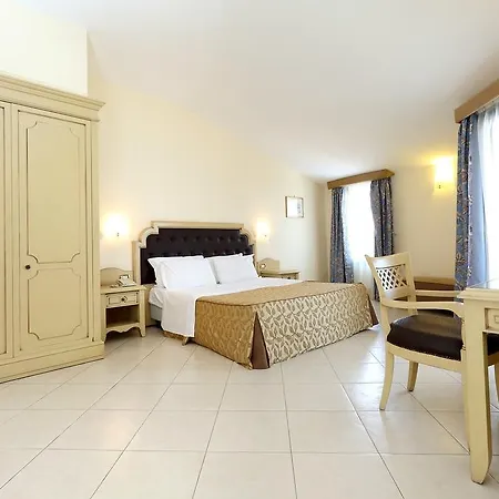 Hotel Grand Faraglioni 4*
